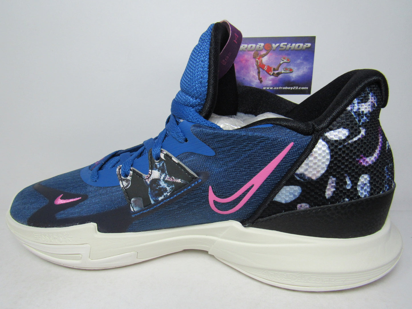 KYRIE IRVING 5 LOW (MARINA BLUE) EN CAJA