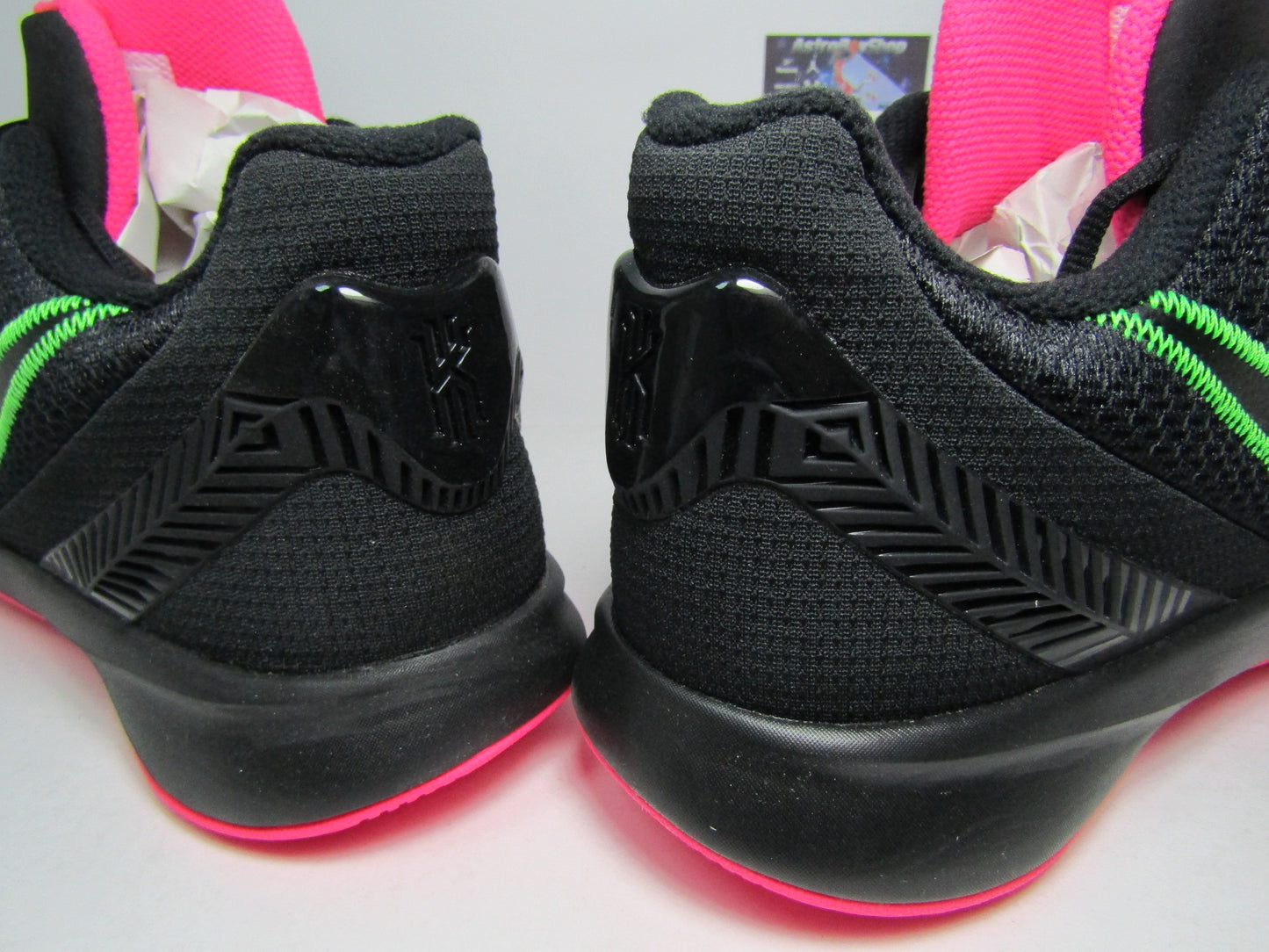 KYRIE IRVING FLYTRAP 2 "HYPER PINK" EN CAJA