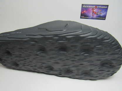 SANDALIAS ADILETTE22 CARBON EN CAJA "AMPLIAS UNA TALLA"