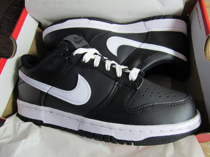 NIKE DUNK LOW KIDS BLACK AND WHITE EN CAJA