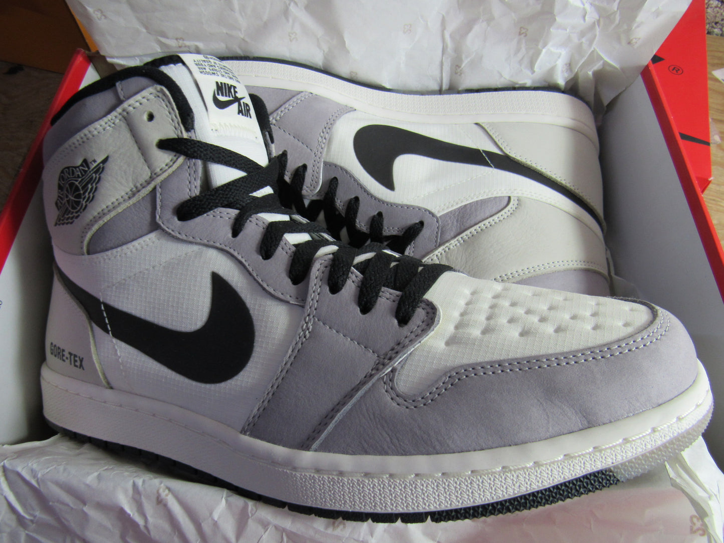 JORDAN 1 HIGH ELEMENT "GORE TEX" LIGHT BONE EN CAJA