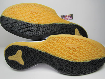 KOBE MAMBA FOCUS WHITE GUM EN CAJA