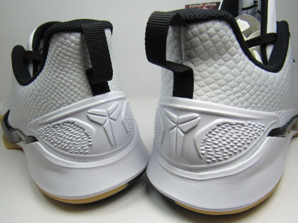 KOBE MAMBA FOCUS WHITE GUM EN CAJA