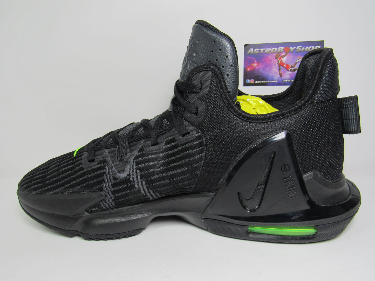 LEBRON WITNESS 6 BLACK GREEN EN CAJA