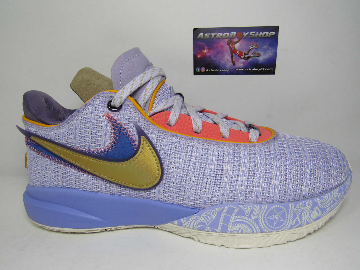 LEBRON XX "VIOLET FROST" EN CAJA