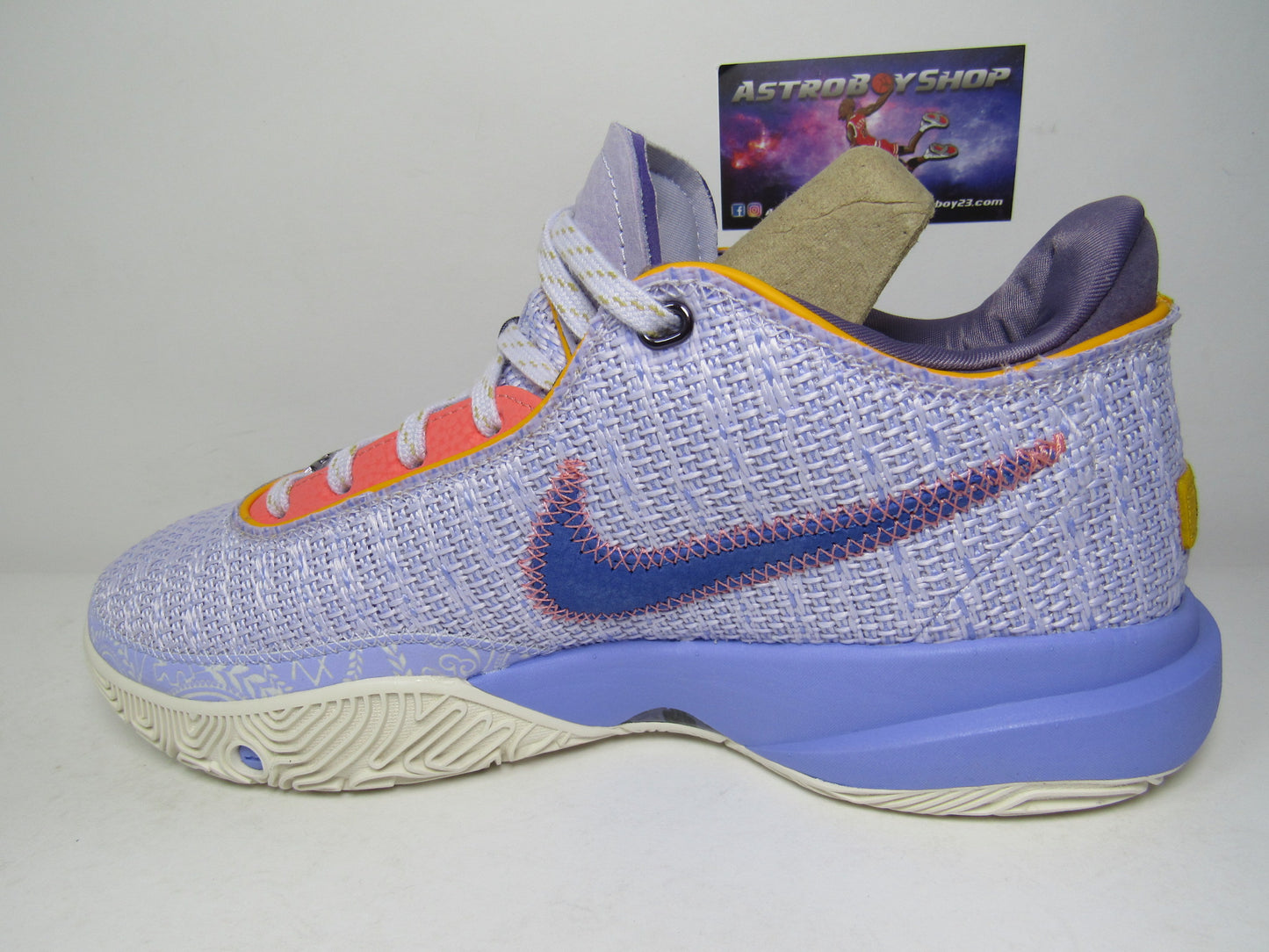 LEBRON XX "VIOLET FROST" EN CAJA