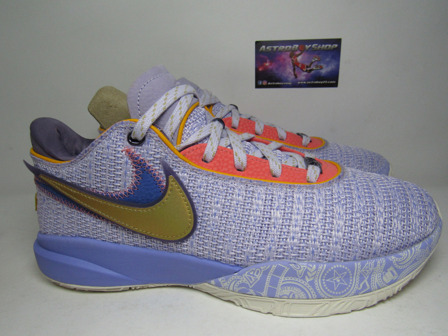 LEBRON XX "VIOLET FROST" EN CAJA