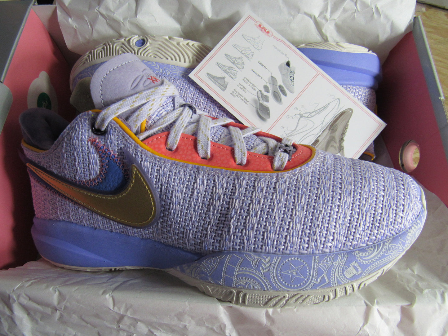 LEBRON XX "VIOLET FROST" EN CAJA