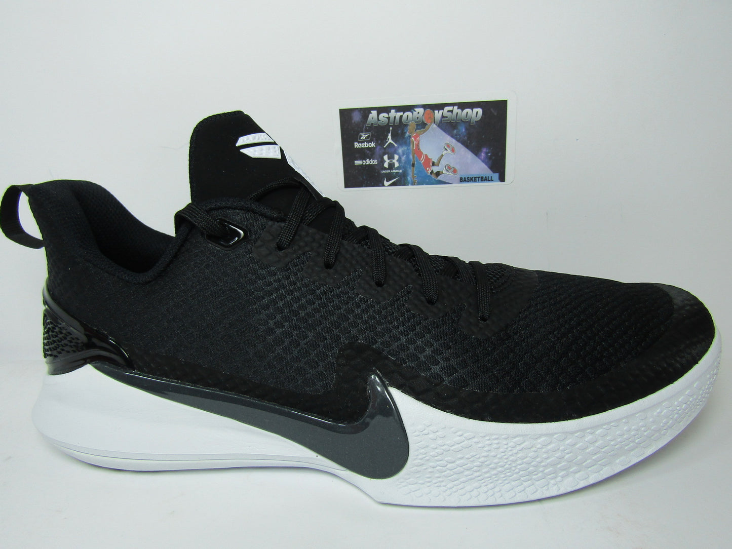KOBE MAMBA FOCUS BLACK EN CAJA