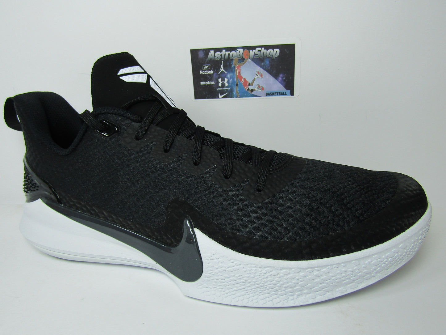 KOBE MAMBA FOCUS BLACK EN CAJA