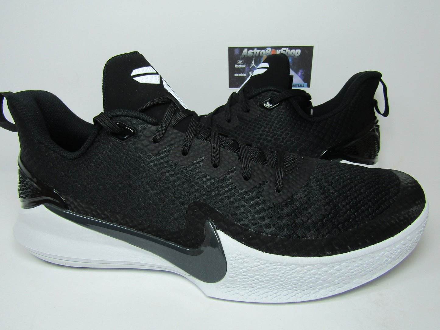 KOBE MAMBA FOCUS BLACK EN CAJA