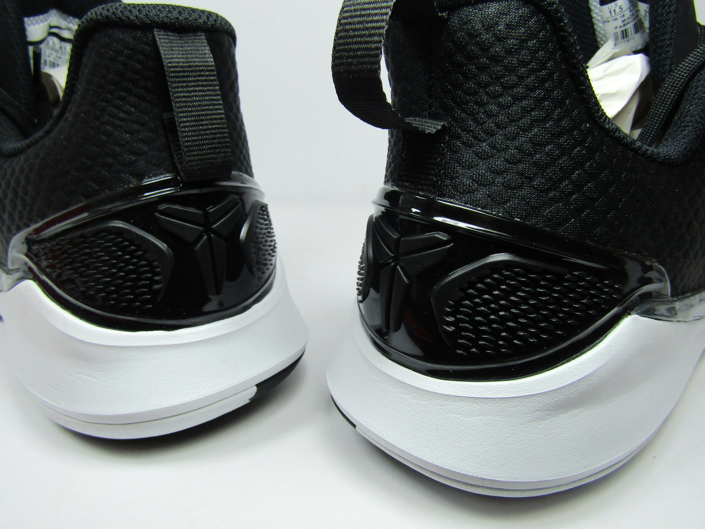 KOBE MAMBA FOCUS BLACK EN CAJA