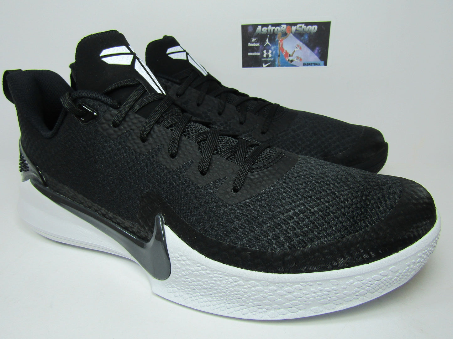 KOBE MAMBA FOCUS BLACK EN CAJA