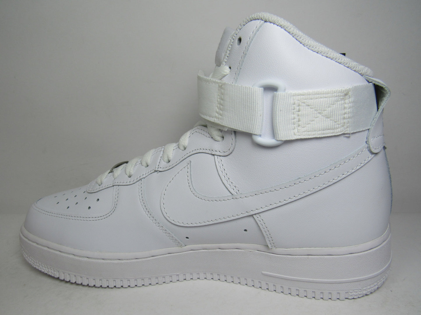 NIKE AF1 HIGH TRIPLE WHITE EN CAJA