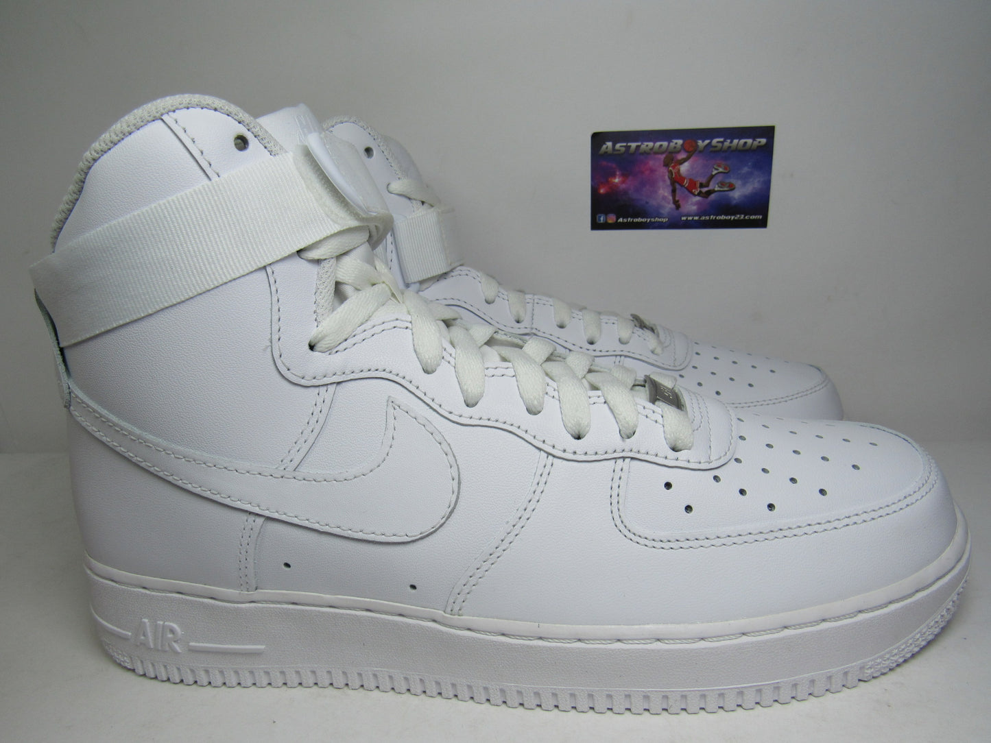 NIKE AF1 HIGH TRIPLE WHITE EN CAJA