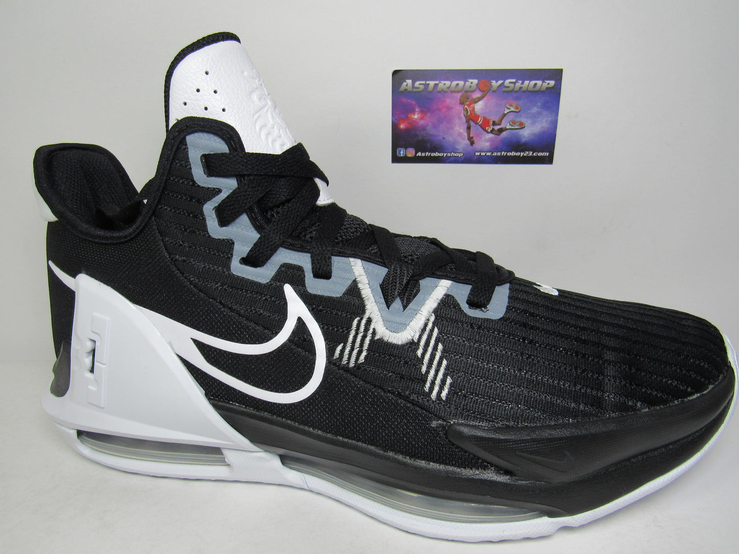 LEBRON WITNESS 6 BLACK AND WHITE EN CAJA