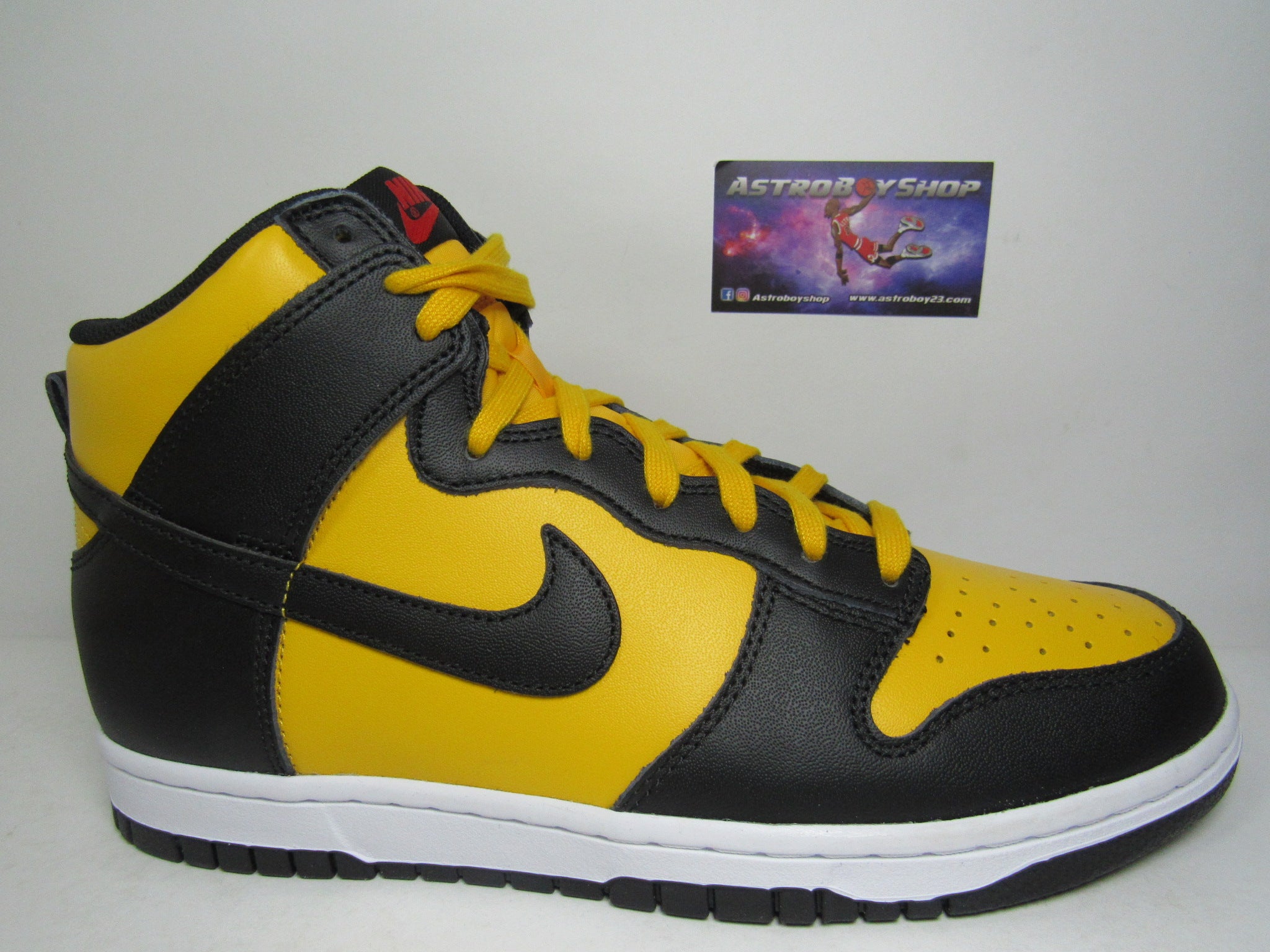 NIKE DUNK HIGH UNIVERSITY GOLD EN CAJA ASTROBOYSHOP SNEAKER STORE