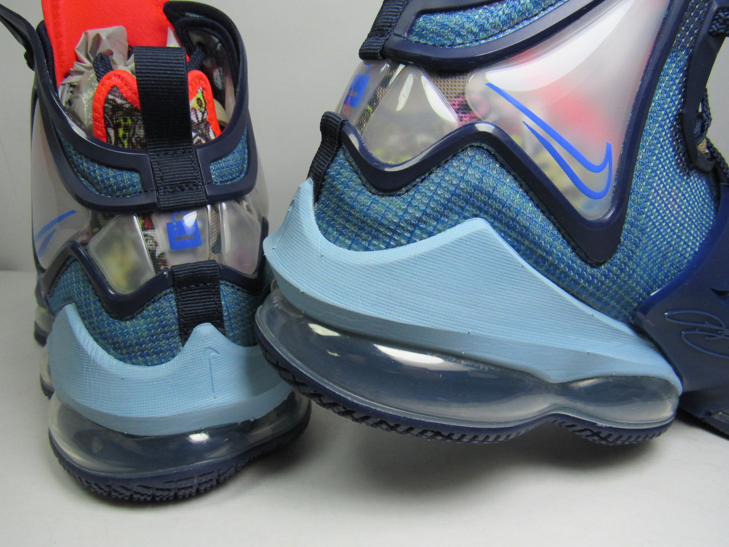 LEBRON 19 "FAST FOOD" BLUE EN CAJA