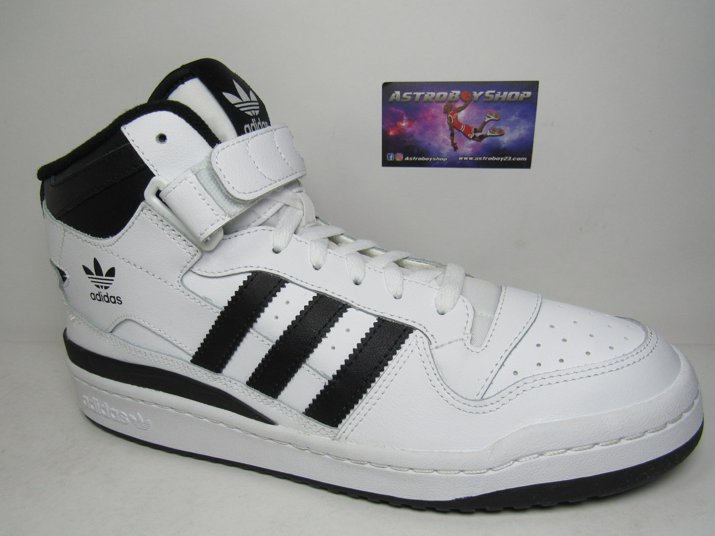 ADIDAS FORUM MID WHITE & BLACK EN CAJA