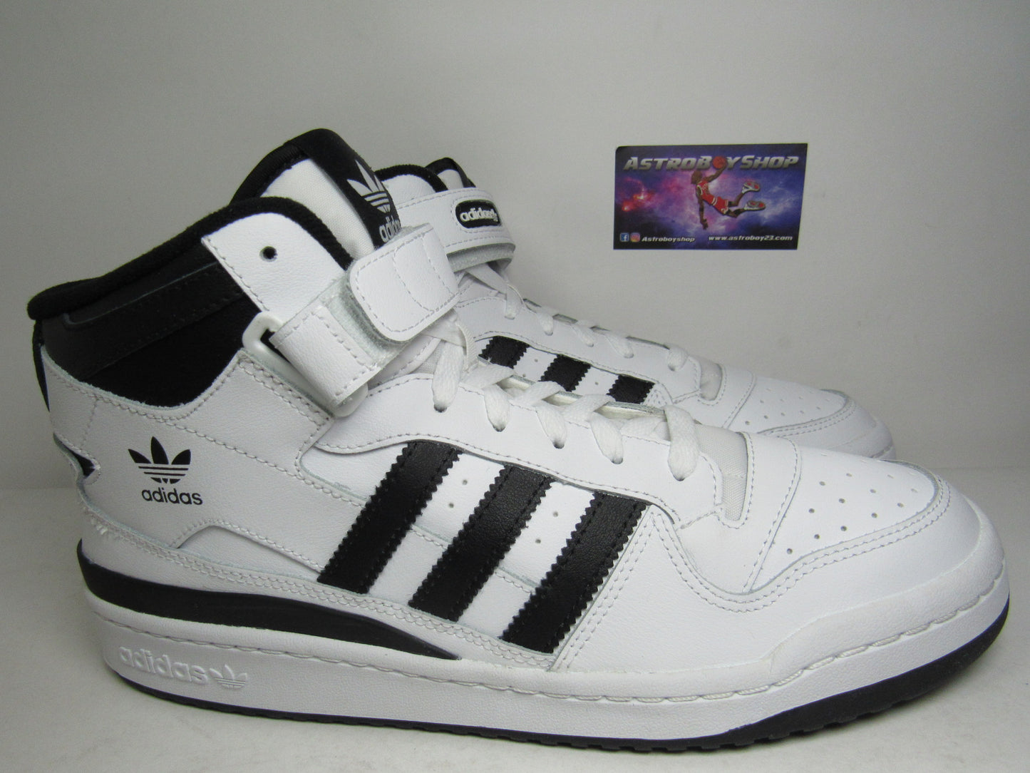 ADIDAS FORUM MID WHITE & BLACK EN CAJA