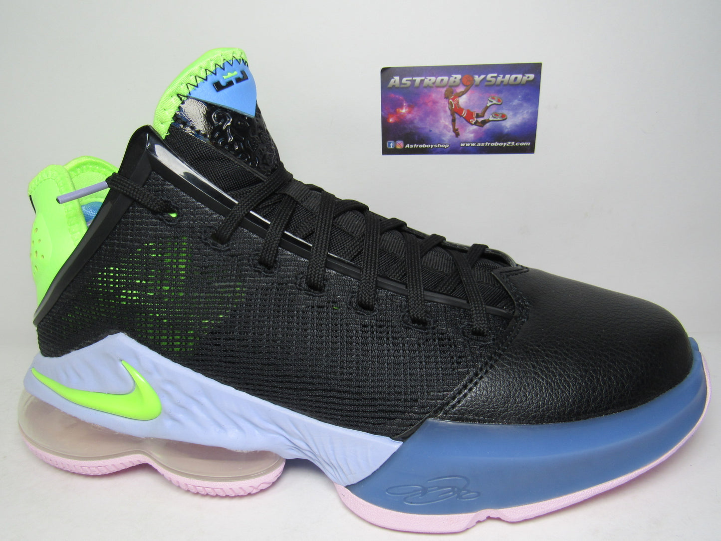 LEBRON 19 LOW "GHOST GREEN" EN CAJA