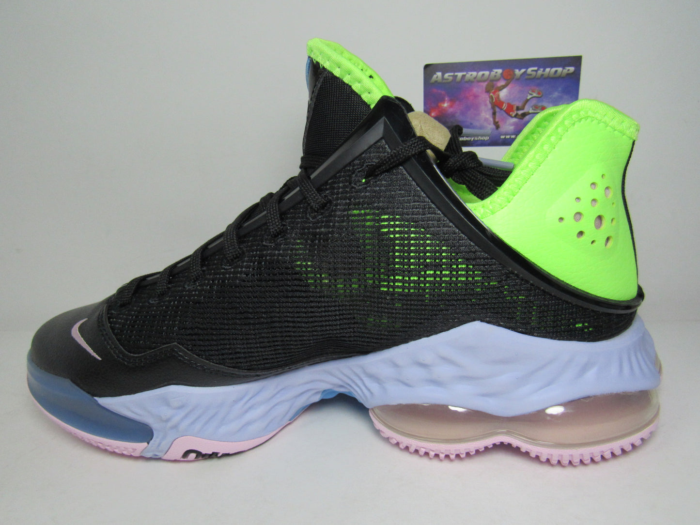 LEBRON 19 LOW "GHOST GREEN" EN CAJA