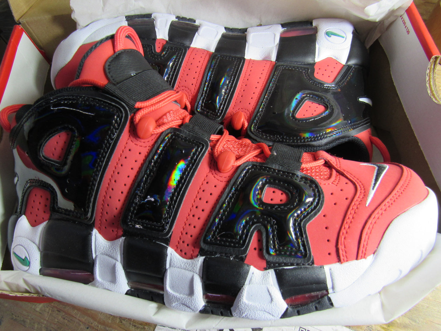 PIPPEN AIR MORE UPTEMPO "I GO NEXT" EN CAJA