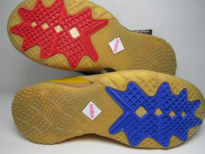 LEBRON 18 LOW "COYOTE VS CORRECAMINOS" KIDS EN CAJA