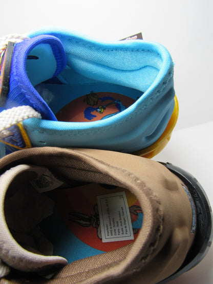 LEBRON 18 LOW "COYOTE VS CORRECAMINOS" KIDS EN CAJA