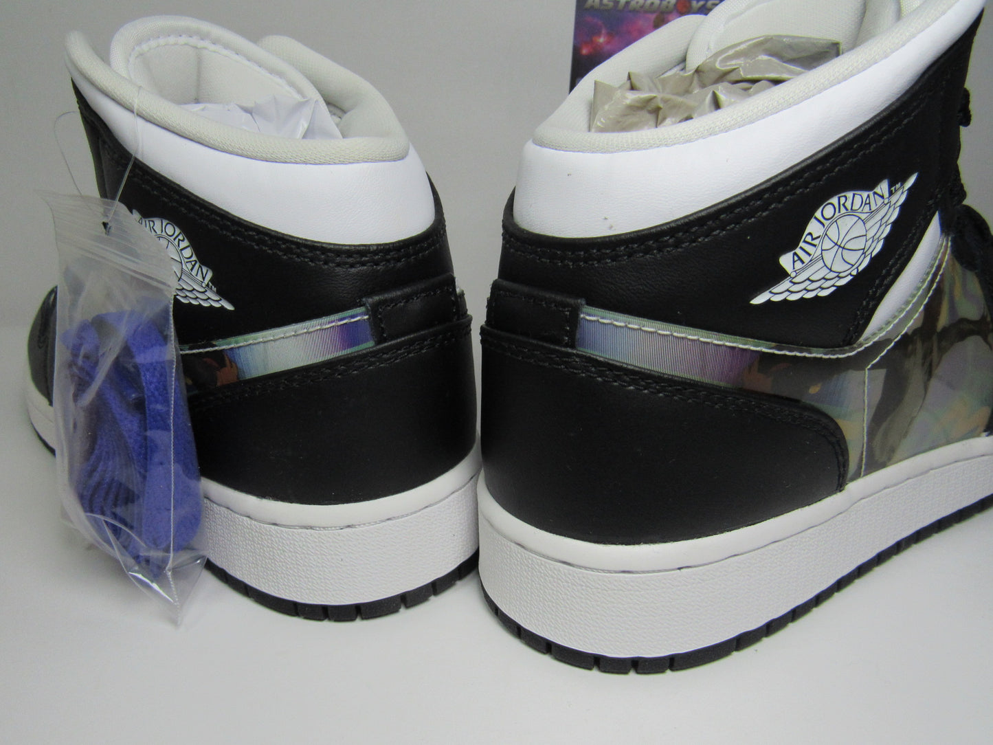 JORDAN 1 MID "HOLOGRAM" KIDS EN CAJA