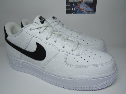 NIKE AIR FORCE ONE LOW WHITE AND BLACK KIDS EN CAJA