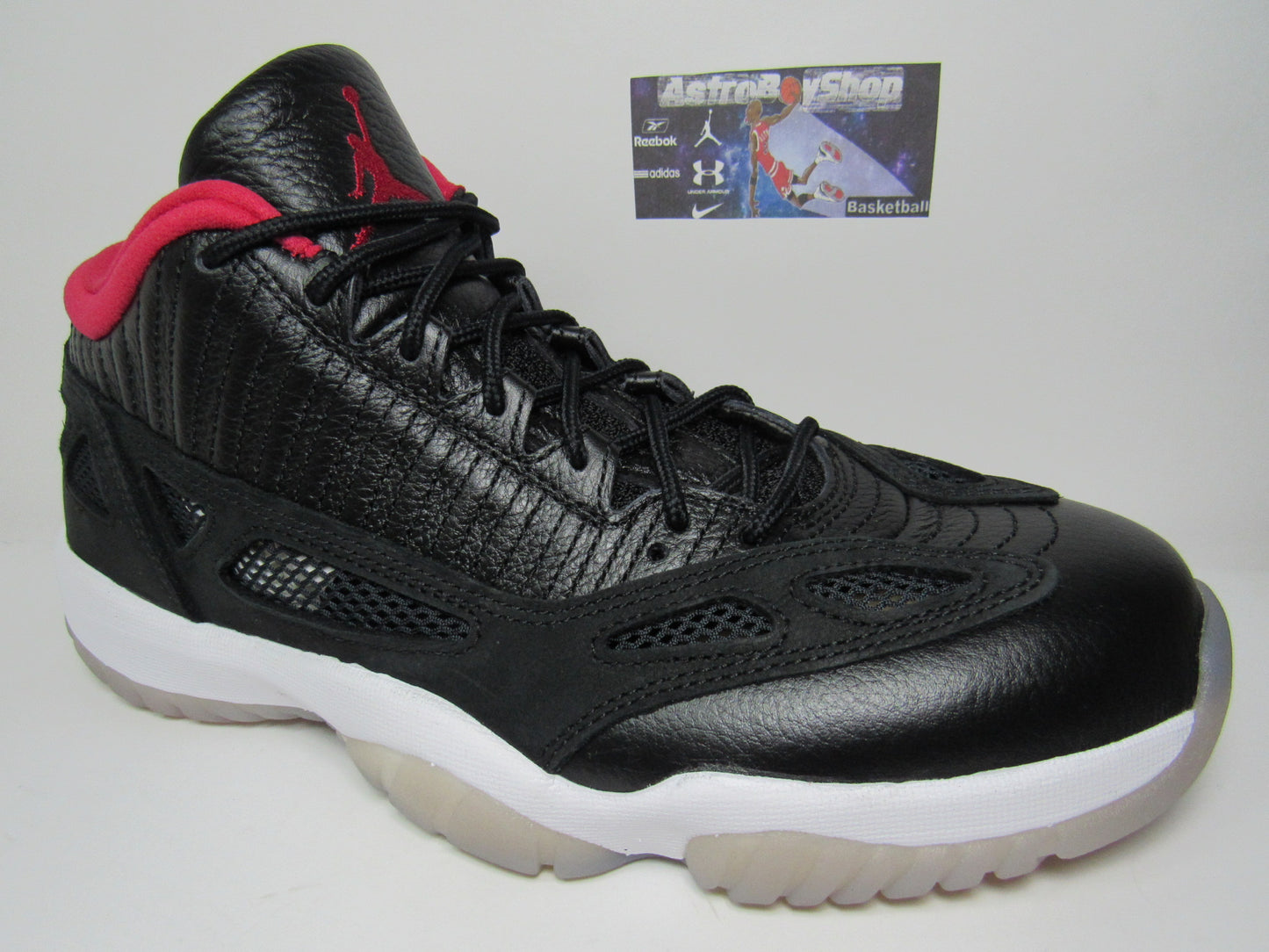 JORDAN XI LOW IE BRED EN CAJA