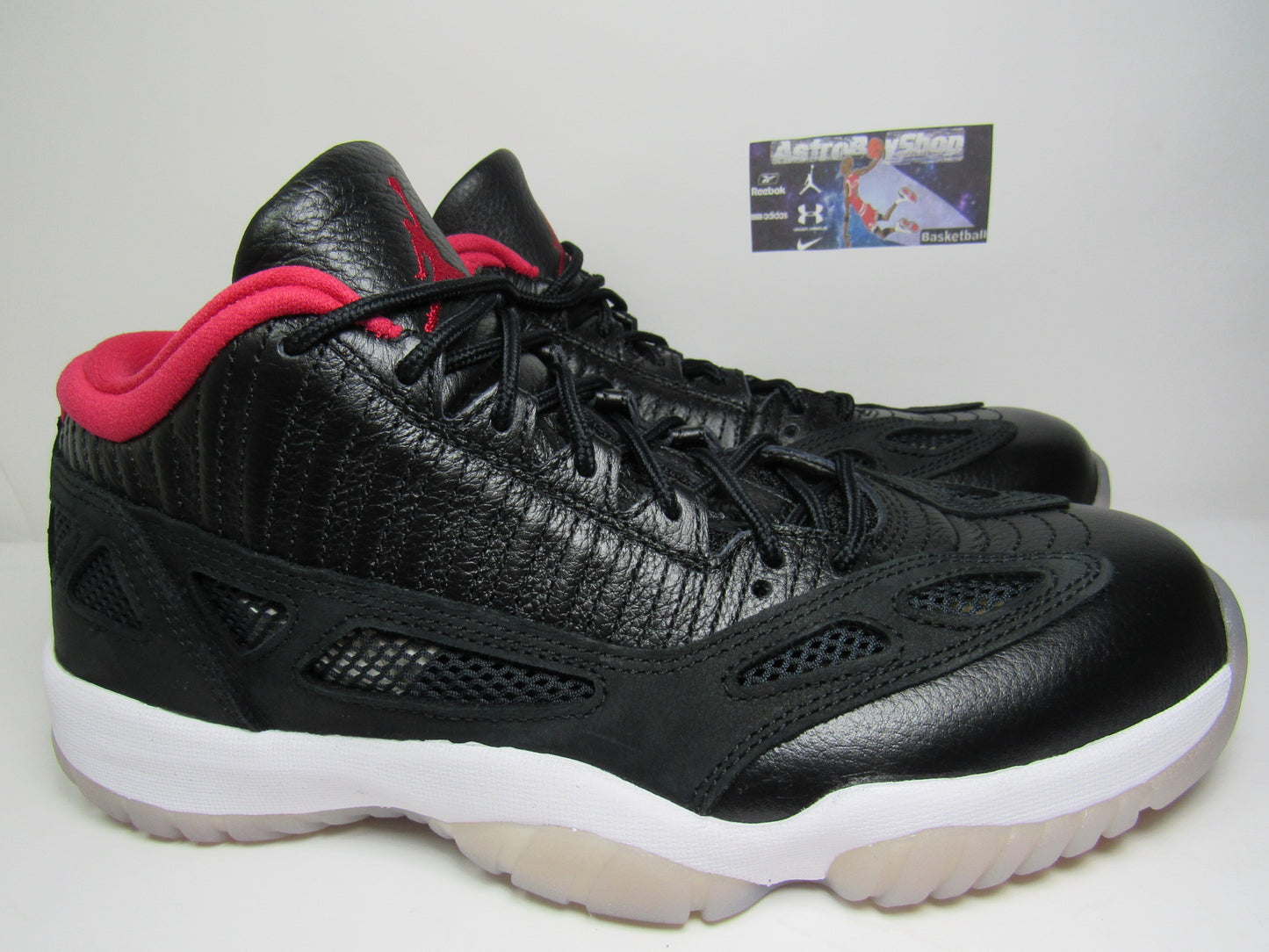 JORDAN XI LOW IE BRED EN CAJA