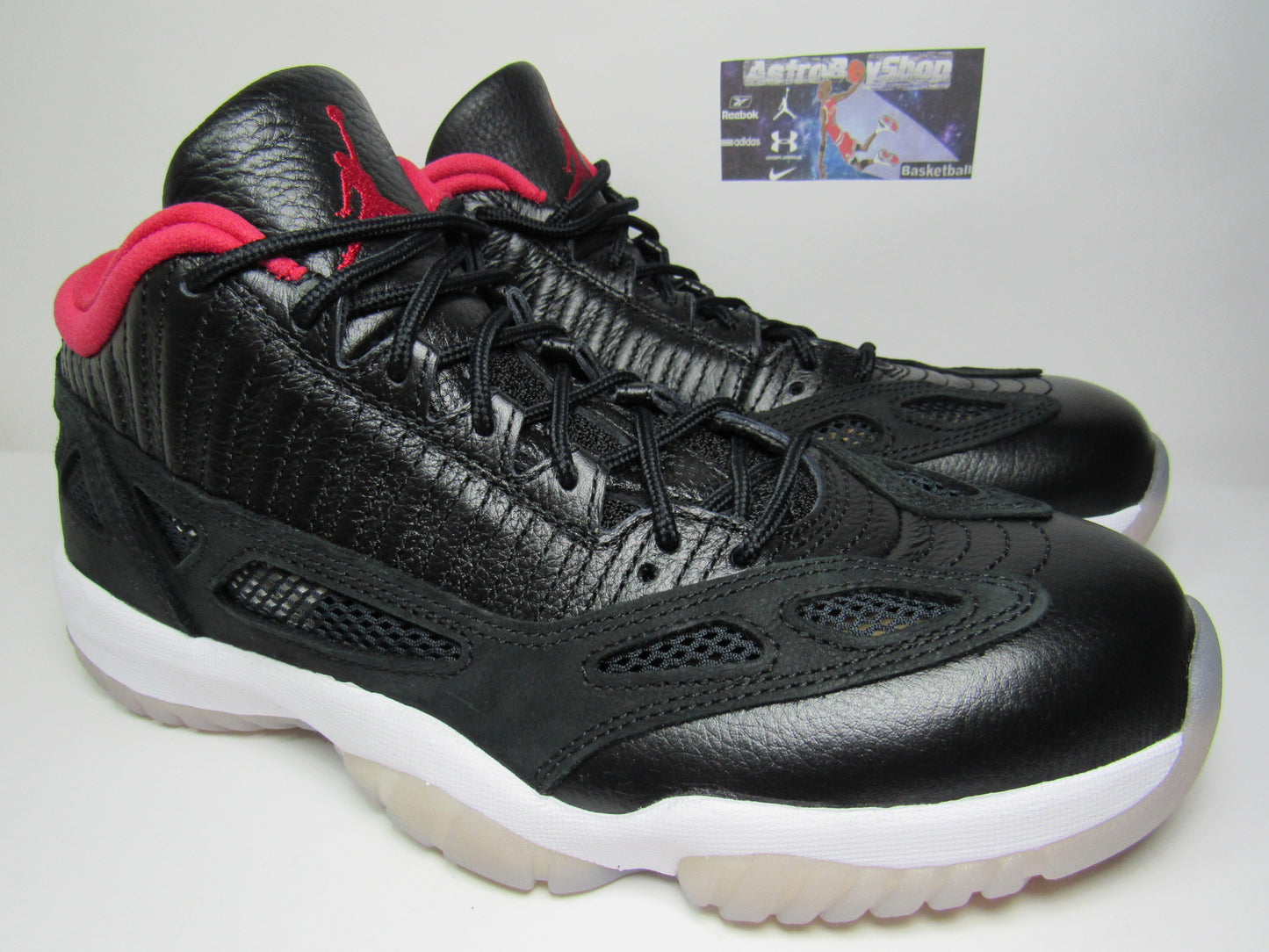 JORDAN XI LOW IE BRED EN CAJA