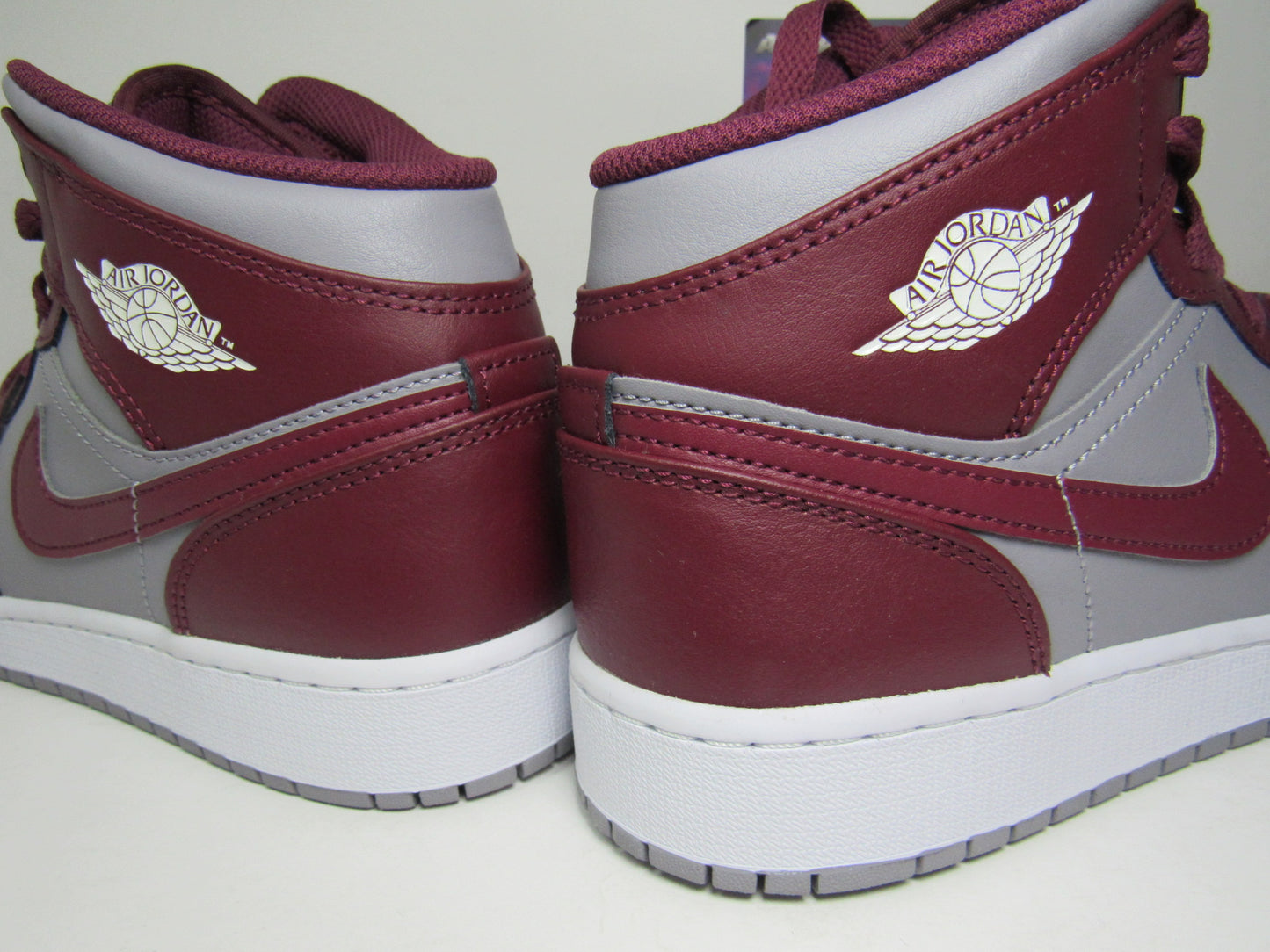 JORDAN 1 MID KIDS CHERRYWOOD EN CAJA