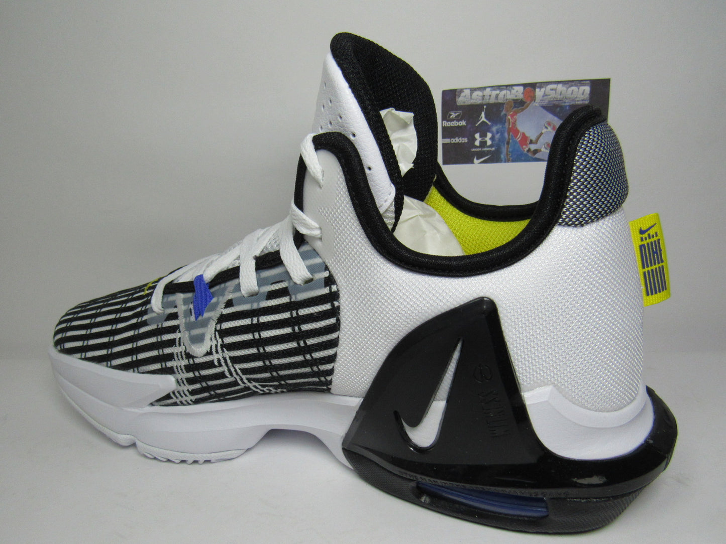 LEBRON WITNESS 6 WHITE VIOLET EN CAJA