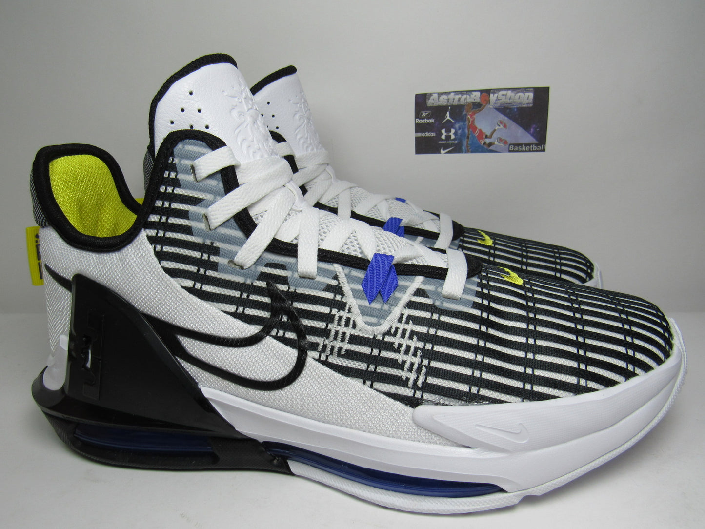 LEBRON WITNESS 6 WHITE VIOLET EN CAJA