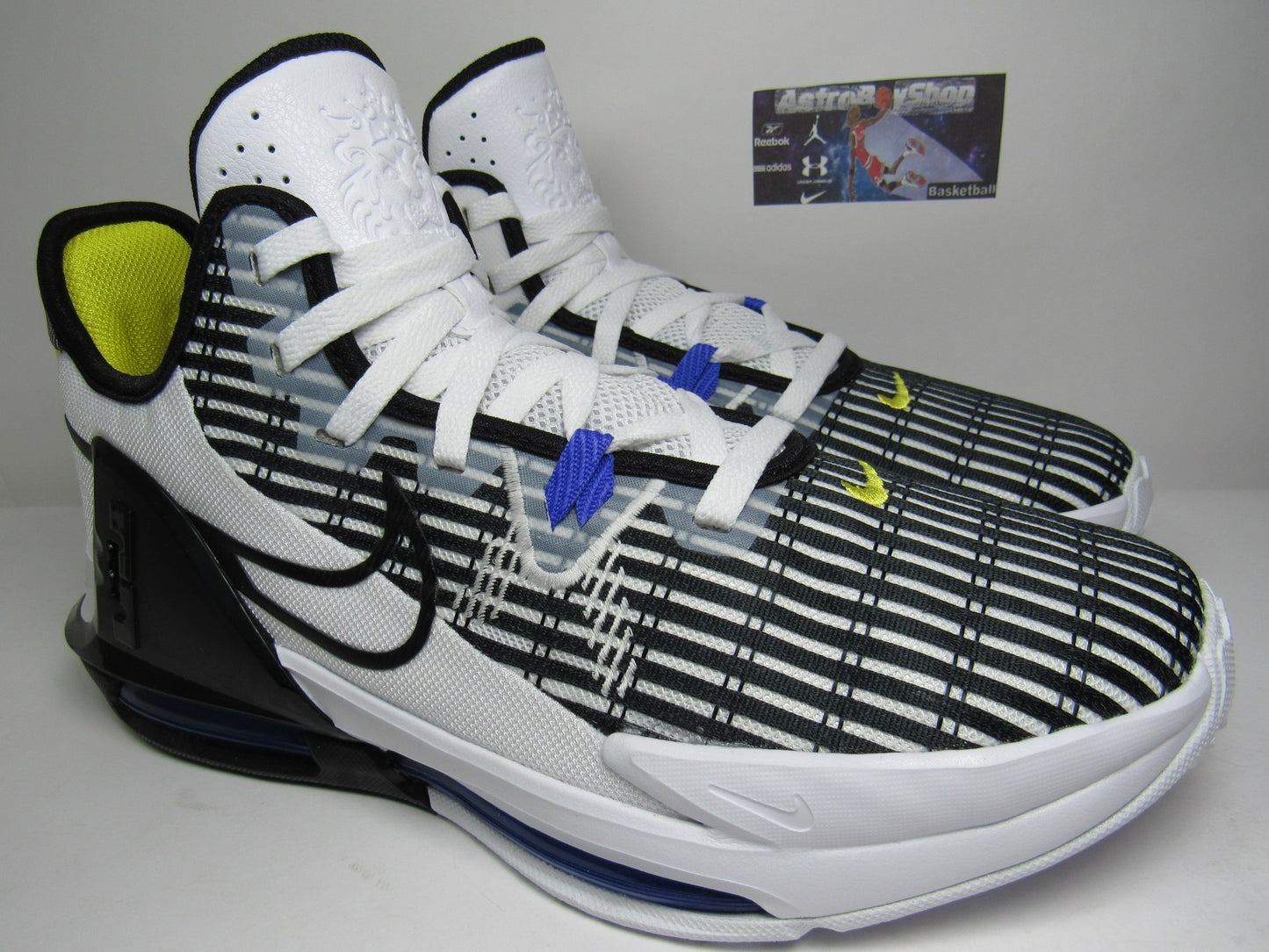 LEBRON WITNESS 6 WHITE VIOLET EN CAJA