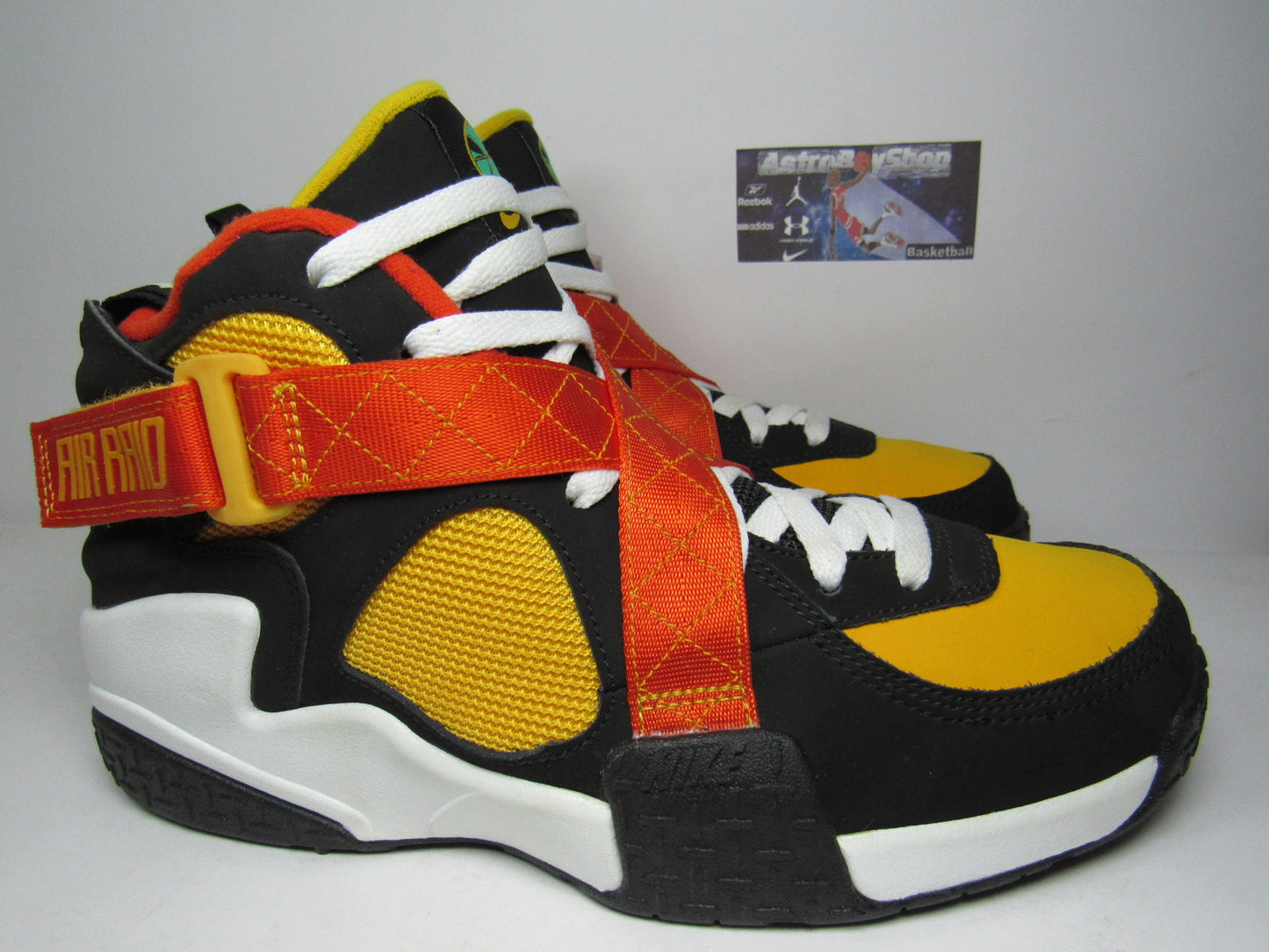 NIKE AIR RAID "RAYGUNS" EDITION