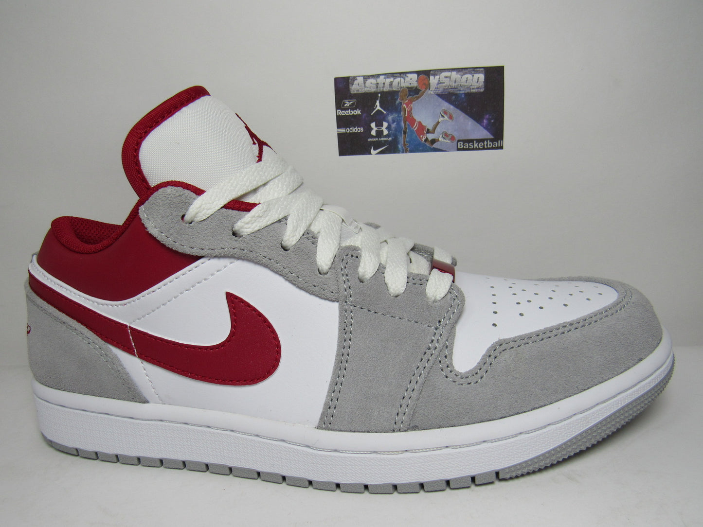 JORDAN 1 LOW "SMOKE GREY RED" EN CAJA