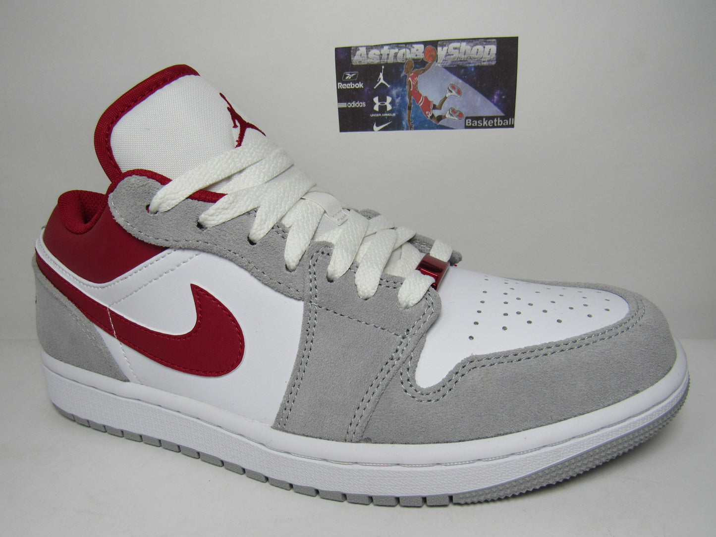 JORDAN 1 LOW "SMOKE GREY RED" EN CAJA