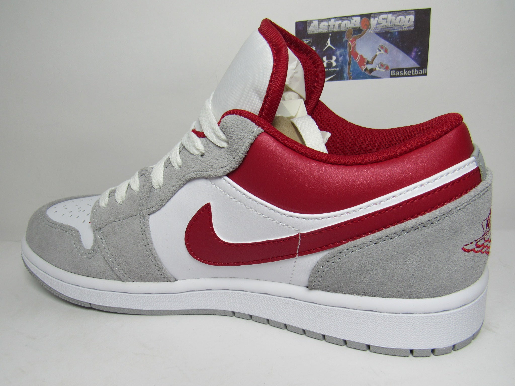 JORDAN 1 LOW SMOKE GREY RED EN CAJA ASTROBOYSHOP SNEAKER STORE