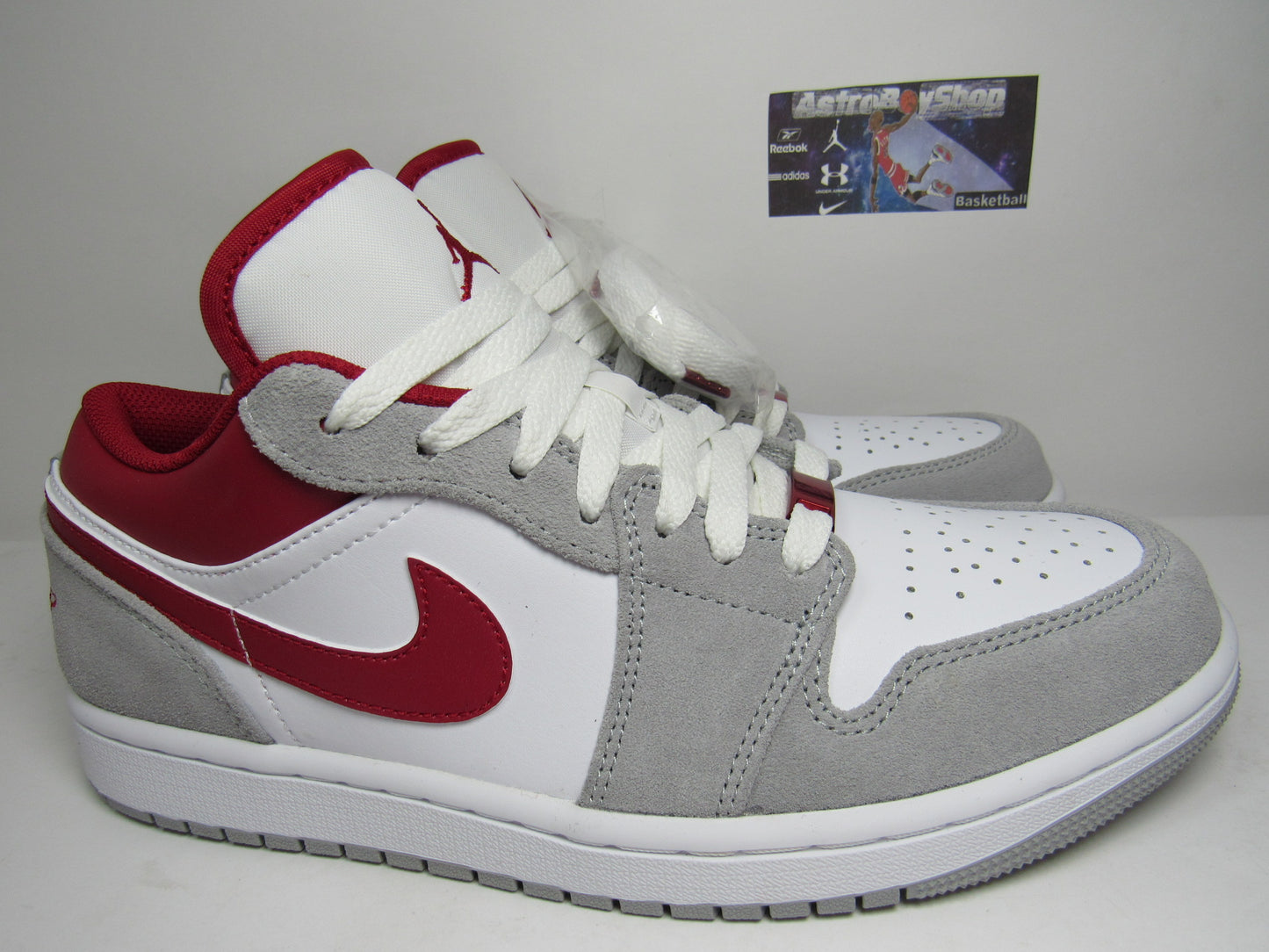 JORDAN 1 LOW "SMOKE GREY RED" EN CAJA