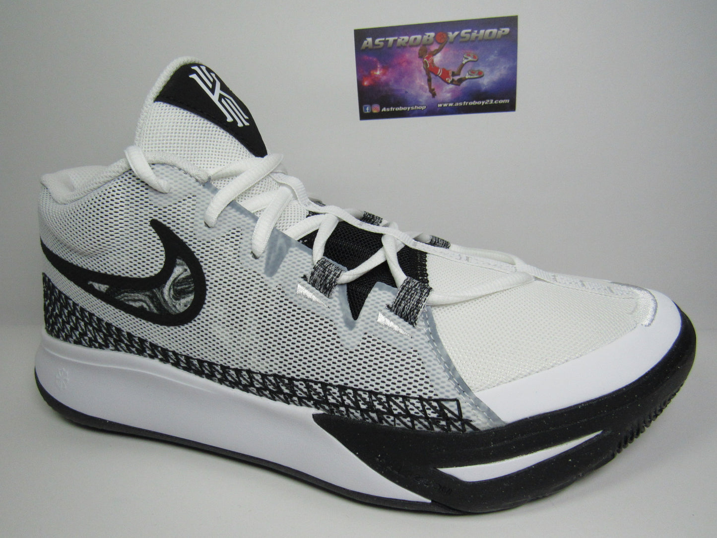 KYRIE IRVING FLYTRAP 6 WHITE "ZEBRA" EN CAJA