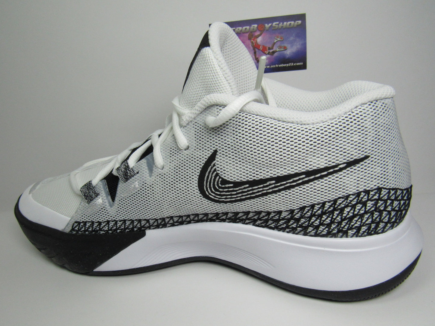 KYRIE IRVING FLYTRAP 6 WHITE "ZEBRA" EN CAJA