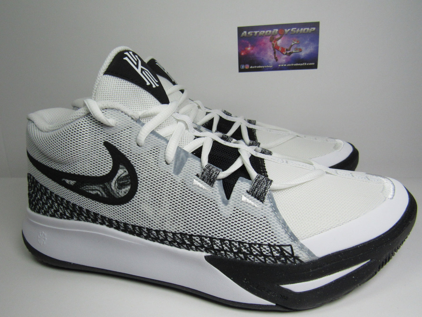 KYRIE IRVING FLYTRAP 6 WHITE "ZEBRA" EN CAJA