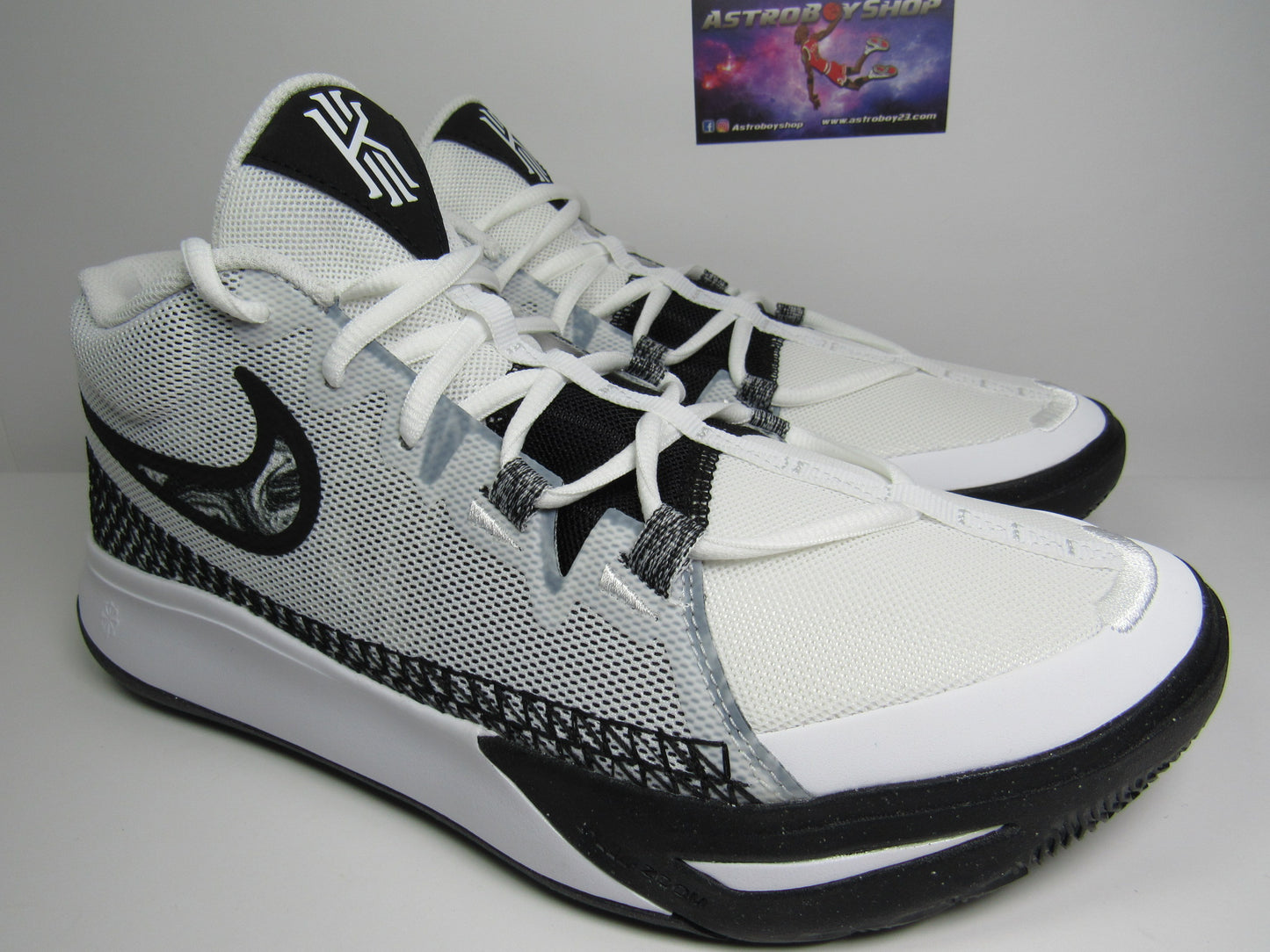 KYRIE IRVING FLYTRAP 6 WHITE "ZEBRA" EN CAJA