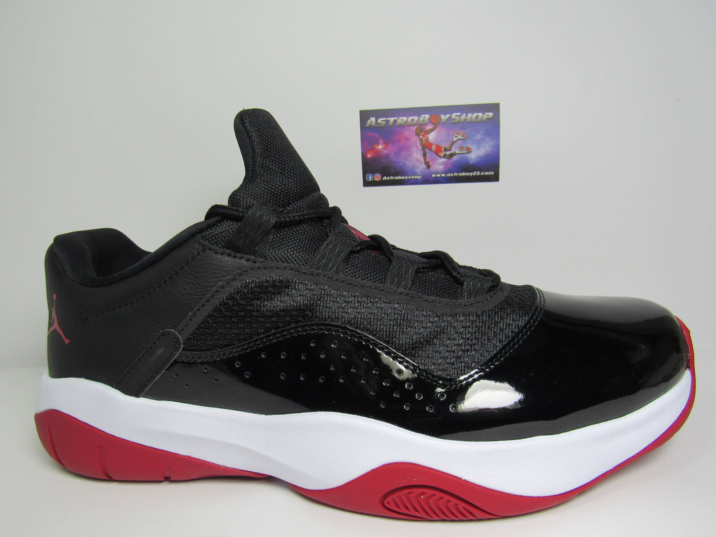 JORDAN XI LOW CMFT BRED EN CAJA