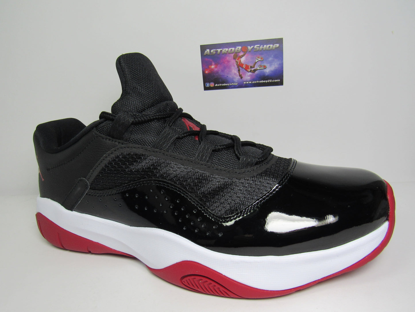 JORDAN XI LOW CMFT BRED EN CAJA