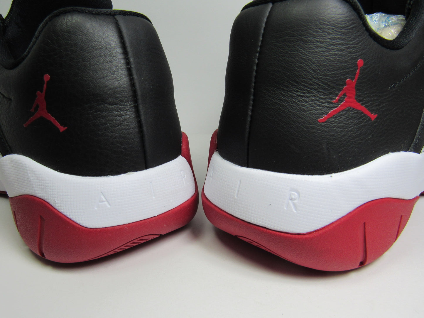 JORDAN XI LOW CMFT BRED EN CAJA